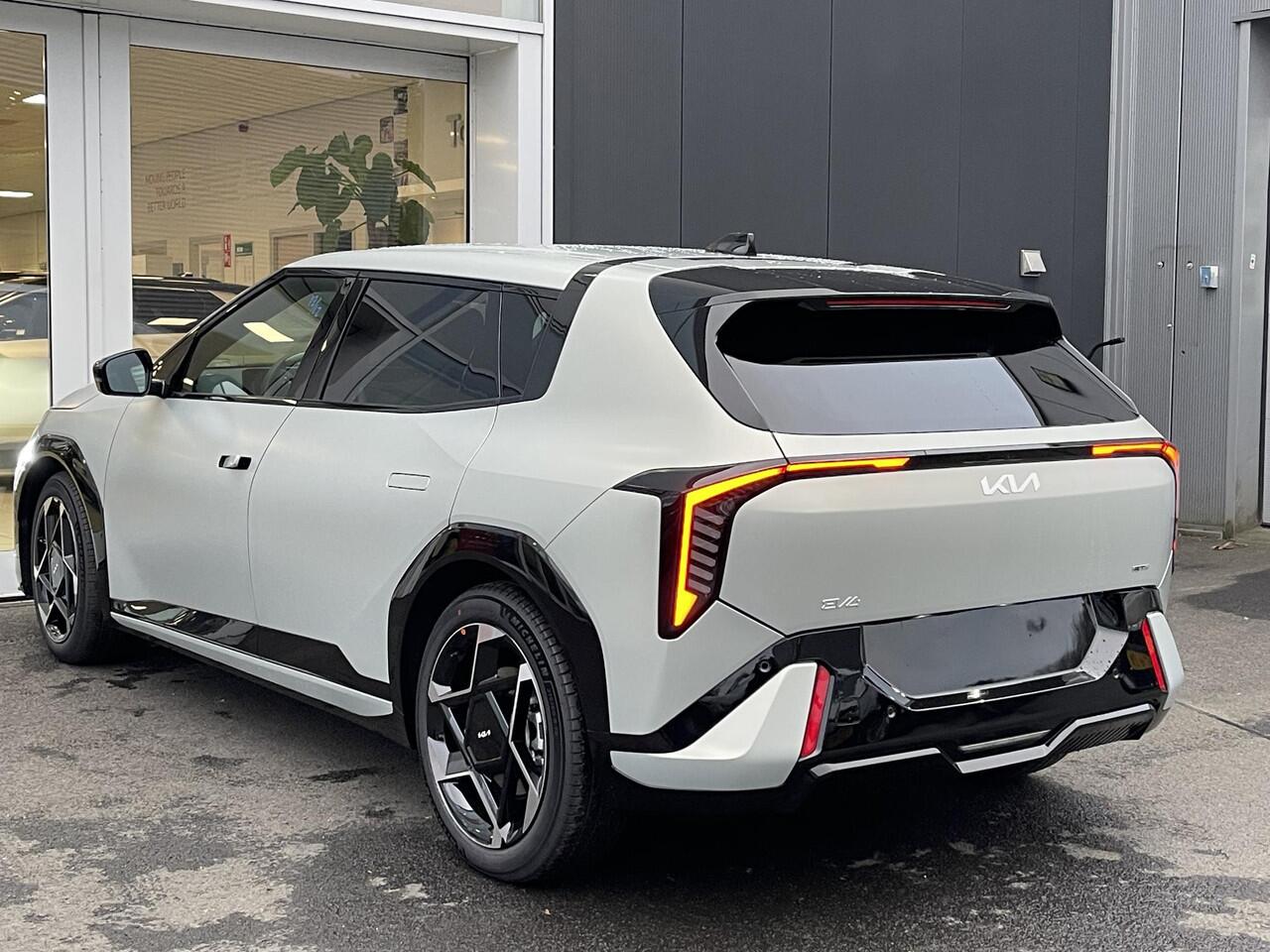 KIA EV4 GT-Line Business Edition 81.4 kWh Direct uit voorraad Leverbaar in de kleur MATTE Ivory Silver