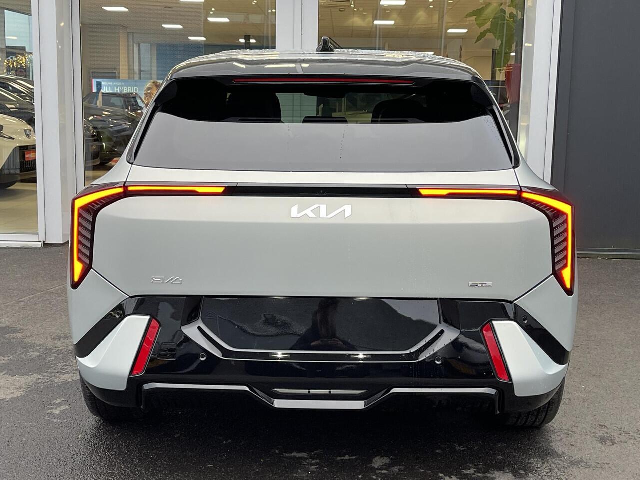 KIA EV4 GT-Line Business Edition 81.4 kWh Direct uit voorraad Leverbaar in de kleur MATTE Ivory Silver