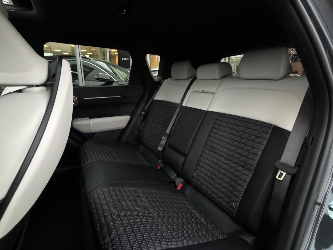 KIA EV4 GT-Line 81.4 kWh Uit Voorraad Leverbaar!!, Voorraadkorting!, Complete Uitvoering!, Incl. Inruilpremie, Enz...