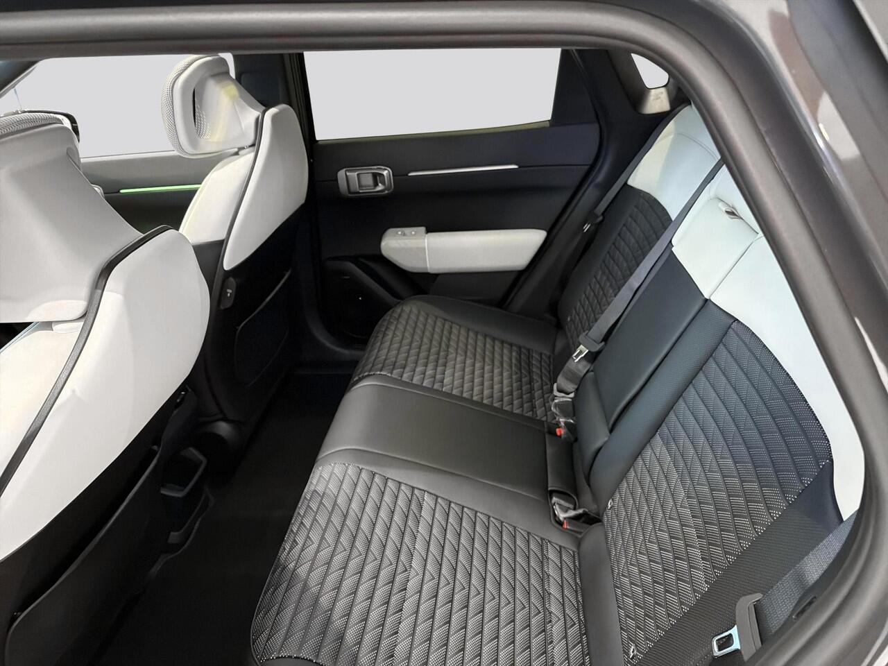 KIA EV4 GT-Line 81.4 kWh | Panoramaschuifdak | LED-Matrix | Harman Kardon | Elektrisch verstelbare voorstoelen | Verwarmbare achterbank