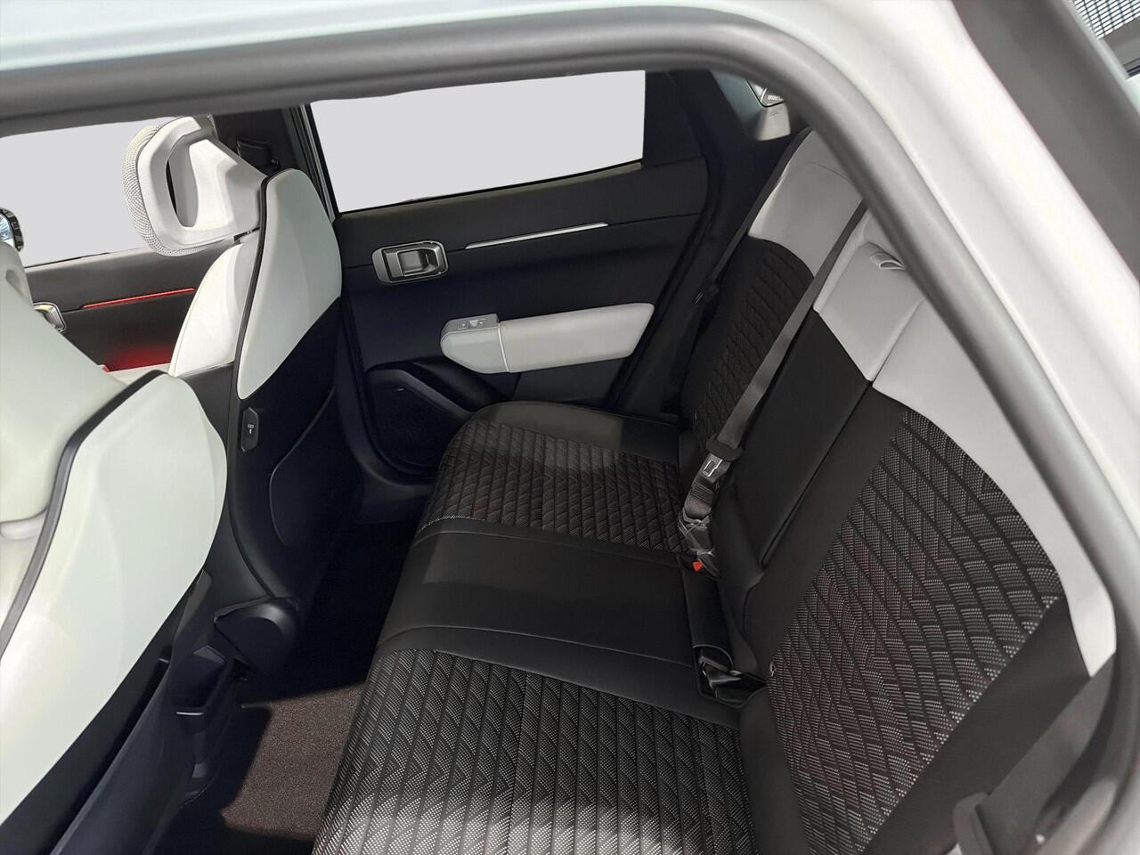 KIA EV4 GT-Line 81.4 kWh | Panoramaschuifdak | LED-Matrix | Harman Kardon | Elektrisch verstelbare voorstoelen | Verwarmbare achterbank