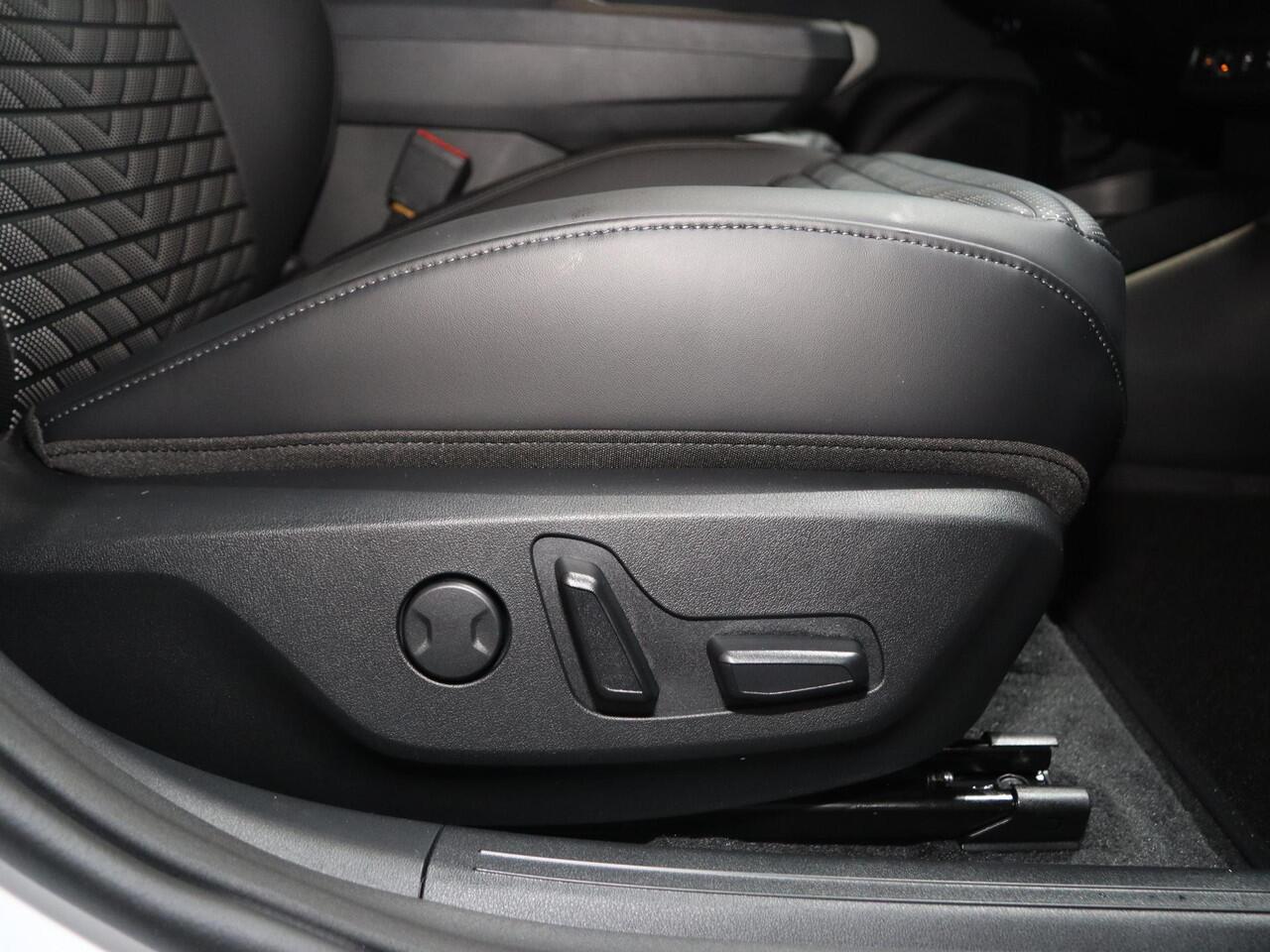 KIA EV4 GT-Line Business Edition 81.4 kWh | Adaptieve cruise control | Stoel- en stuurwielverwarming | Achteruitrijcamera | 19" LM velgen GT-Line | LED-koplampen |