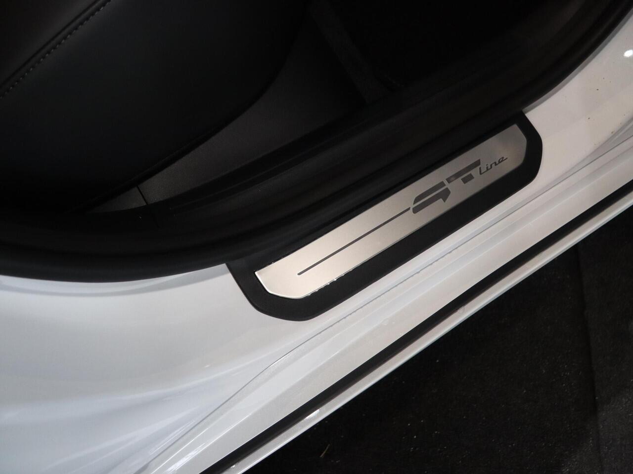 KIA EV4 GT-Line Business Edition 81.4 kWh | Adaptieve cruise control | Stoel- en stuurwielverwarming | Achteruitrijcamera | 19" LM velgen GT-Line | LED-koplampen |