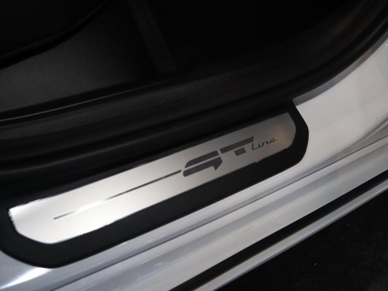 KIA EV4 GT-Line Business Edition 81.4 kWh | Adaptieve cruise control | Stoel- en stuurwielverwarming | Achteruitrijcamera | 19" LM velgen GT-Line | LED-koplampen |