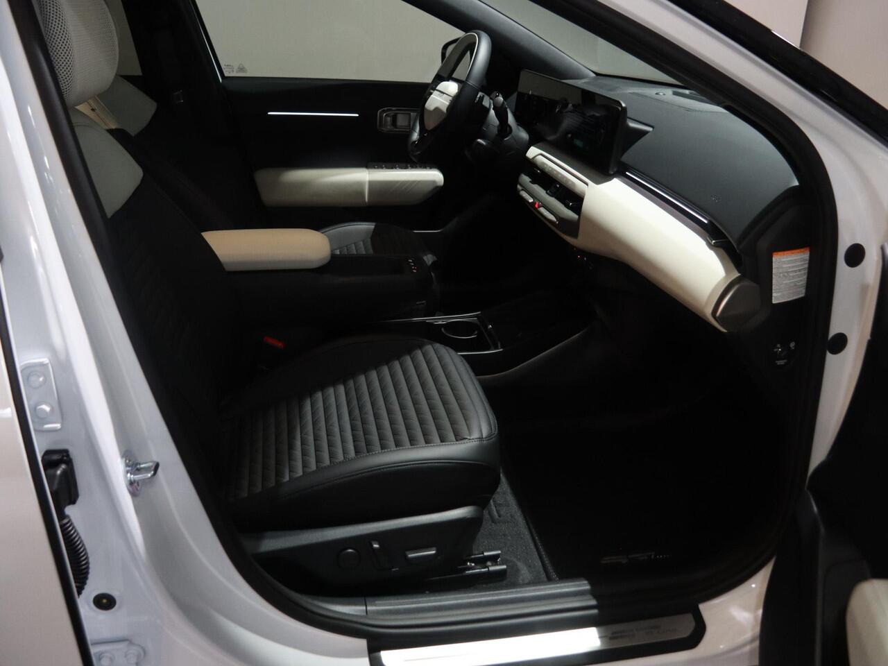 KIA EV4 GT-Line Business Edition 81.4 kWh | Adaptieve cruise control | Stoel- en stuurwielverwarming | Achteruitrijcamera | 19" LM velgen GT-Line | LED-koplampen |