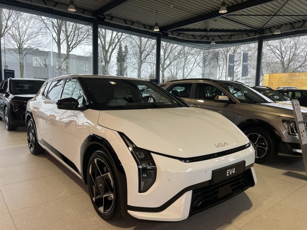 KIA EV4 GT-Line Business Edition 81.4 kWh '' SNEL LEVERBAAR ''