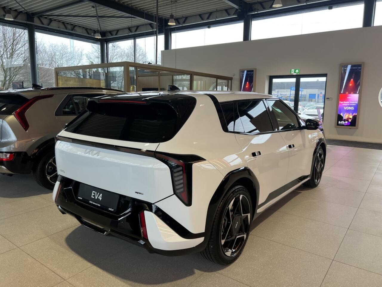 KIA EV4 GT-Line Business Edition 81.4 kWh '' SNEL LEVERBAAR ''