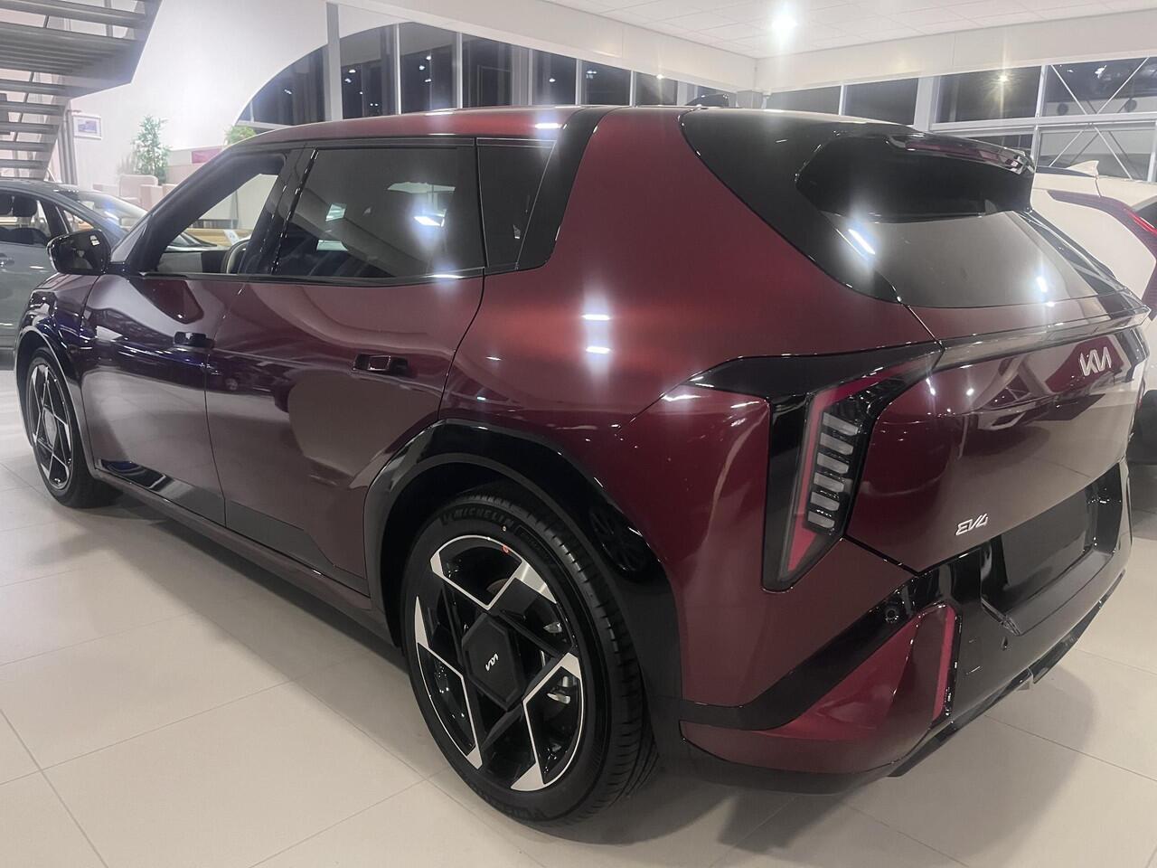 KIA EV4 GT-Line Business Edition 81.4 kWh VOORRAAD AUTO!! TIJDELIJK ACTIE MODEL!!