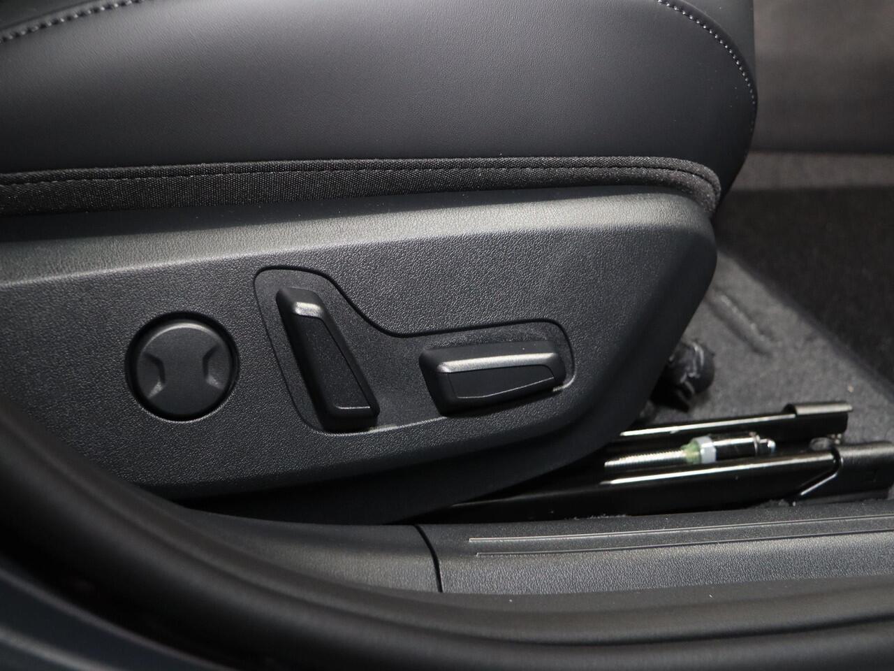 KIA EV4 GT-Line Business Edition 81.4 kWh | Adaptieve cruise control | Stoel- en stuurwielverwarming | Achteruitrijcamera | 19" LM velgen GT-Line | LED-koplampen |