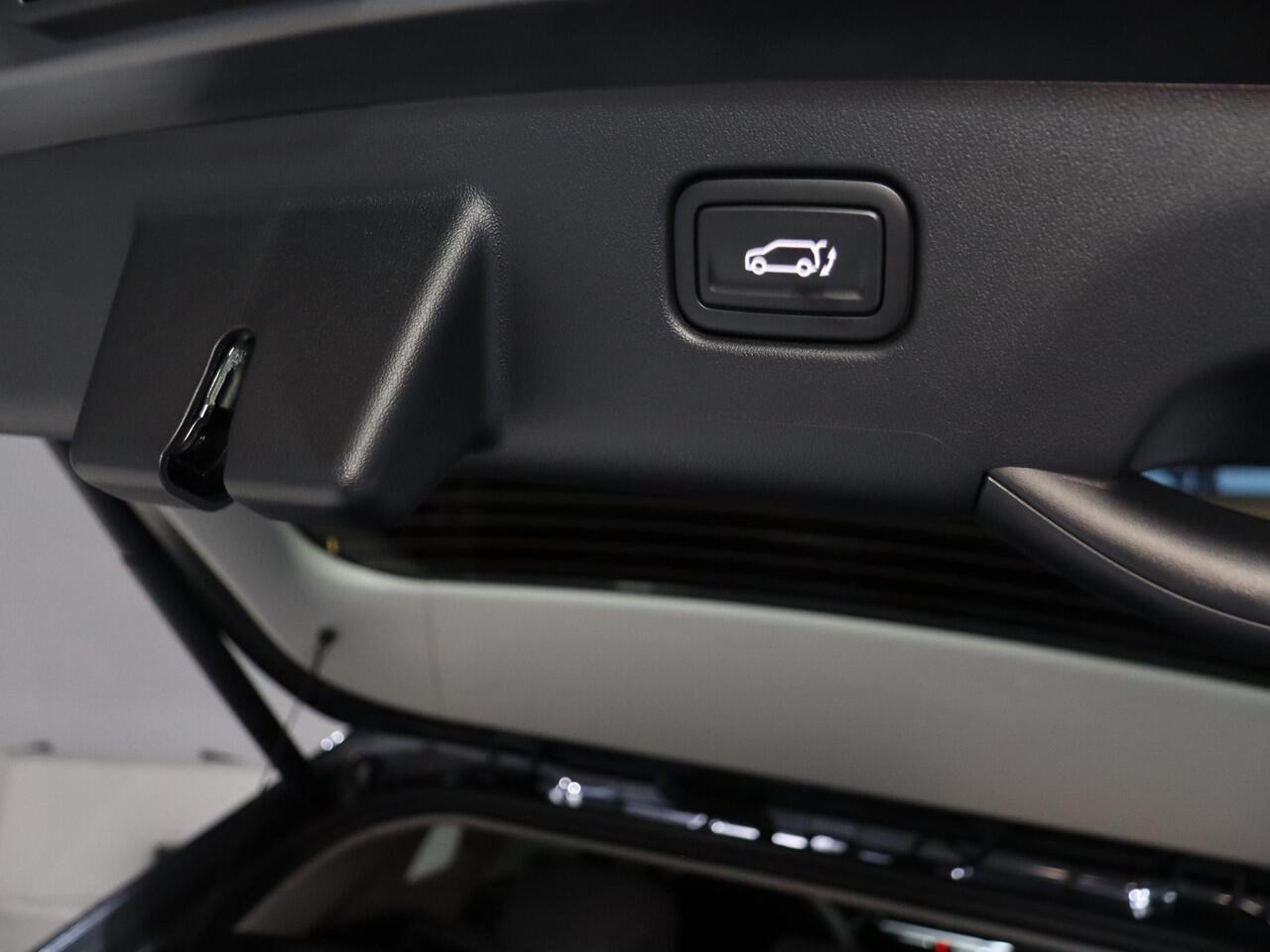 KIA EV4 Plus Advanced 58.3 kWh | Panoramaschuifdak | Harman Kardon | Privacy glass | 19" velgen | Dodehoekassistentie |