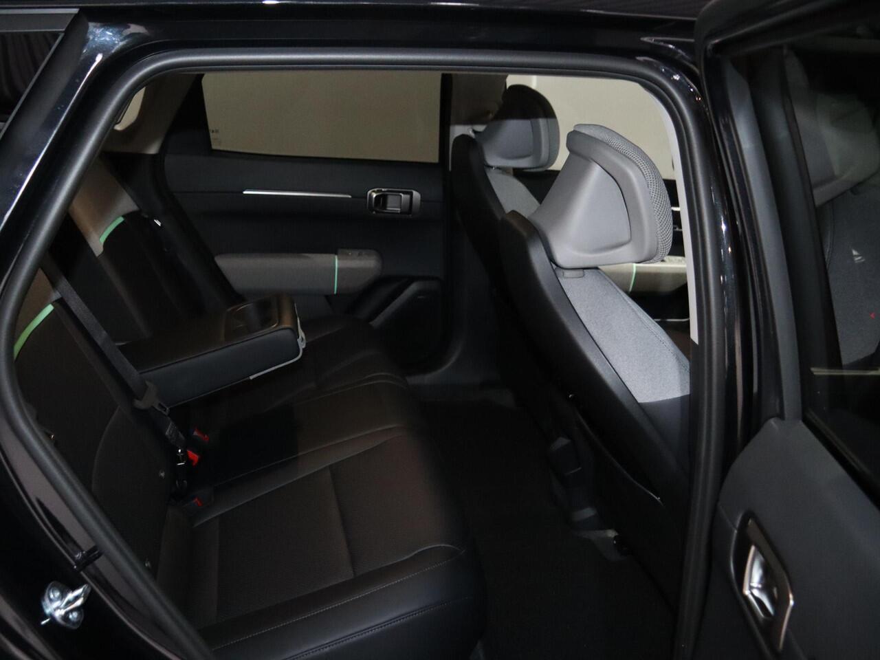 KIA EV4 Plus Advanced 58.3 kWh | Panoramaschuifdak | Harman Kardon | Privacy glass | 19" velgen | Dodehoekassistentie |
