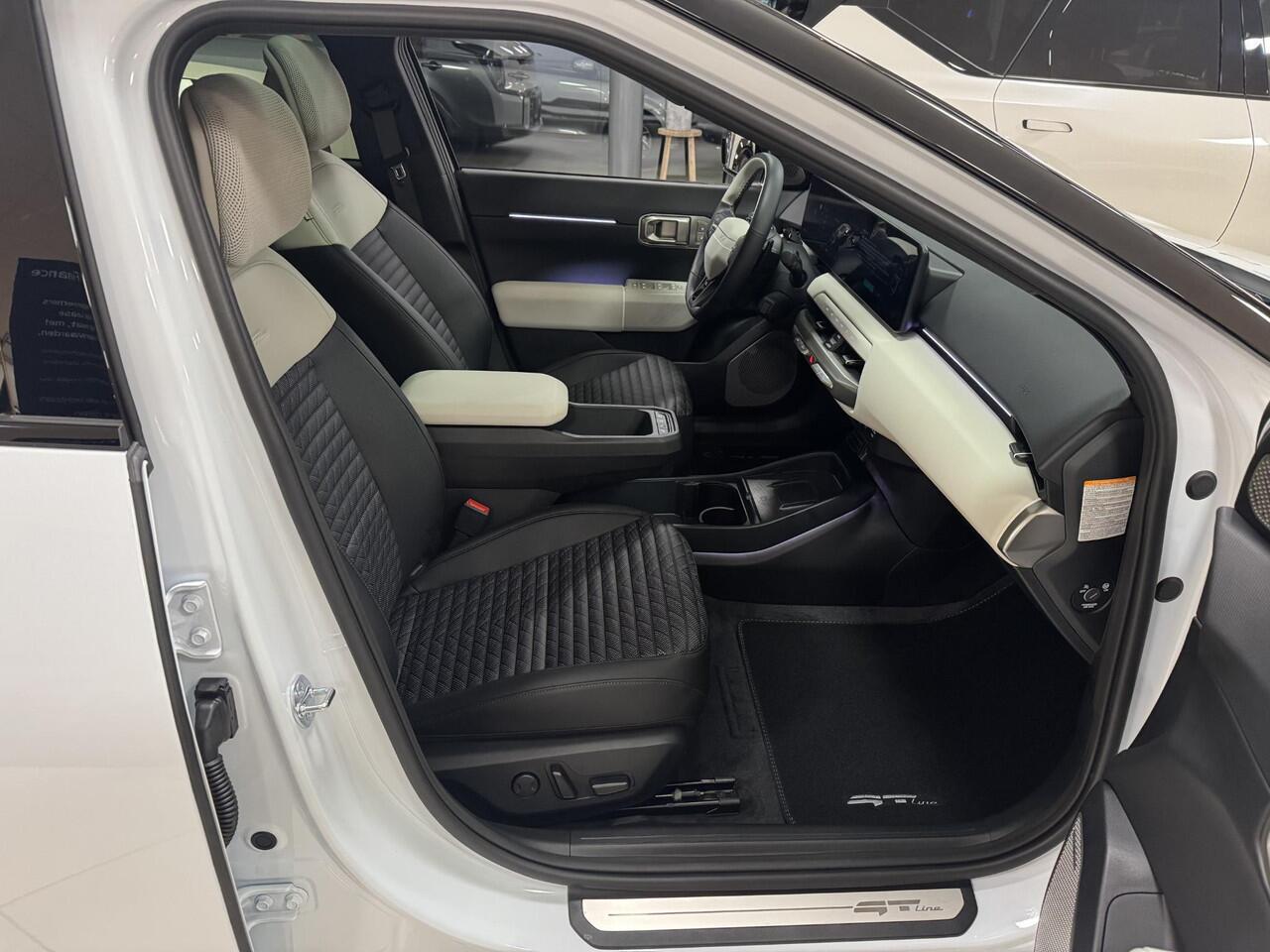 KIA EV4 GT-Line 81.4 kWh Uit voorraad leverbaar ! | BTW auto | Showroomvoordeelauto ! | 28-02-2026 geregistreerd