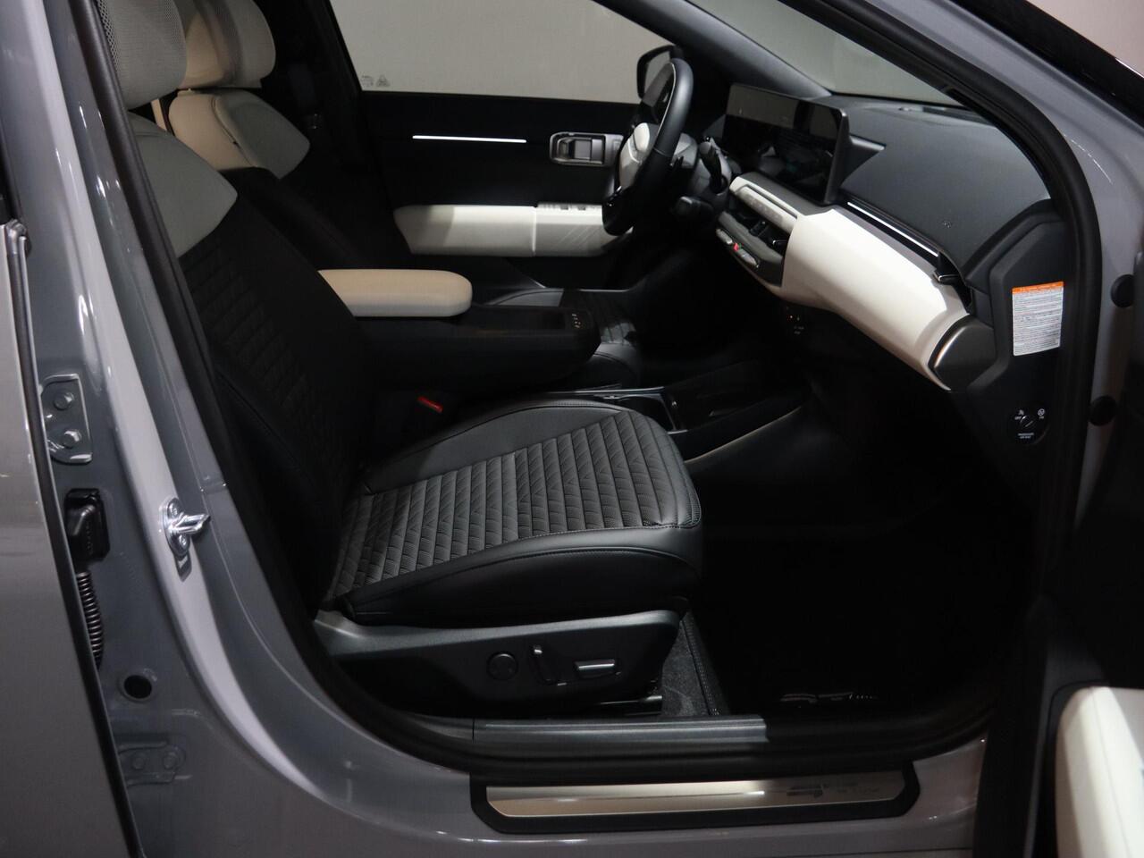 KIA EV4 GT-Line Business Edition 81.4 kWh | Adaptieve cruise control | Stoel- en stuurwielverwarming | Achteruitrijcamera | 19" LM velgen GT-Line | LED-koplampen |