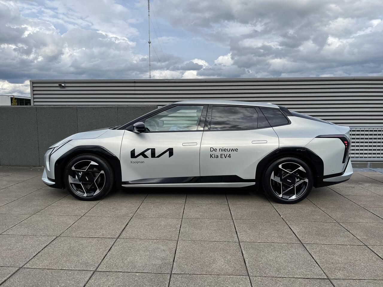 KIA EV4 Fastback GT-PlusLine 81.4 kWh Nu in de Showroom in IJsselstein / EV4 vanaf ¤ 44595,-*