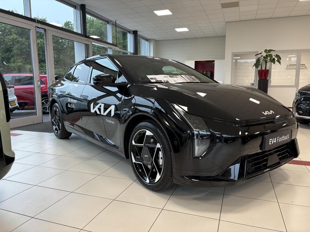 KIA EV4 Fastback GT-PlusLine 81.4 kWh 17 % bijtelling | 360-graden camera | Elektrische stoelen