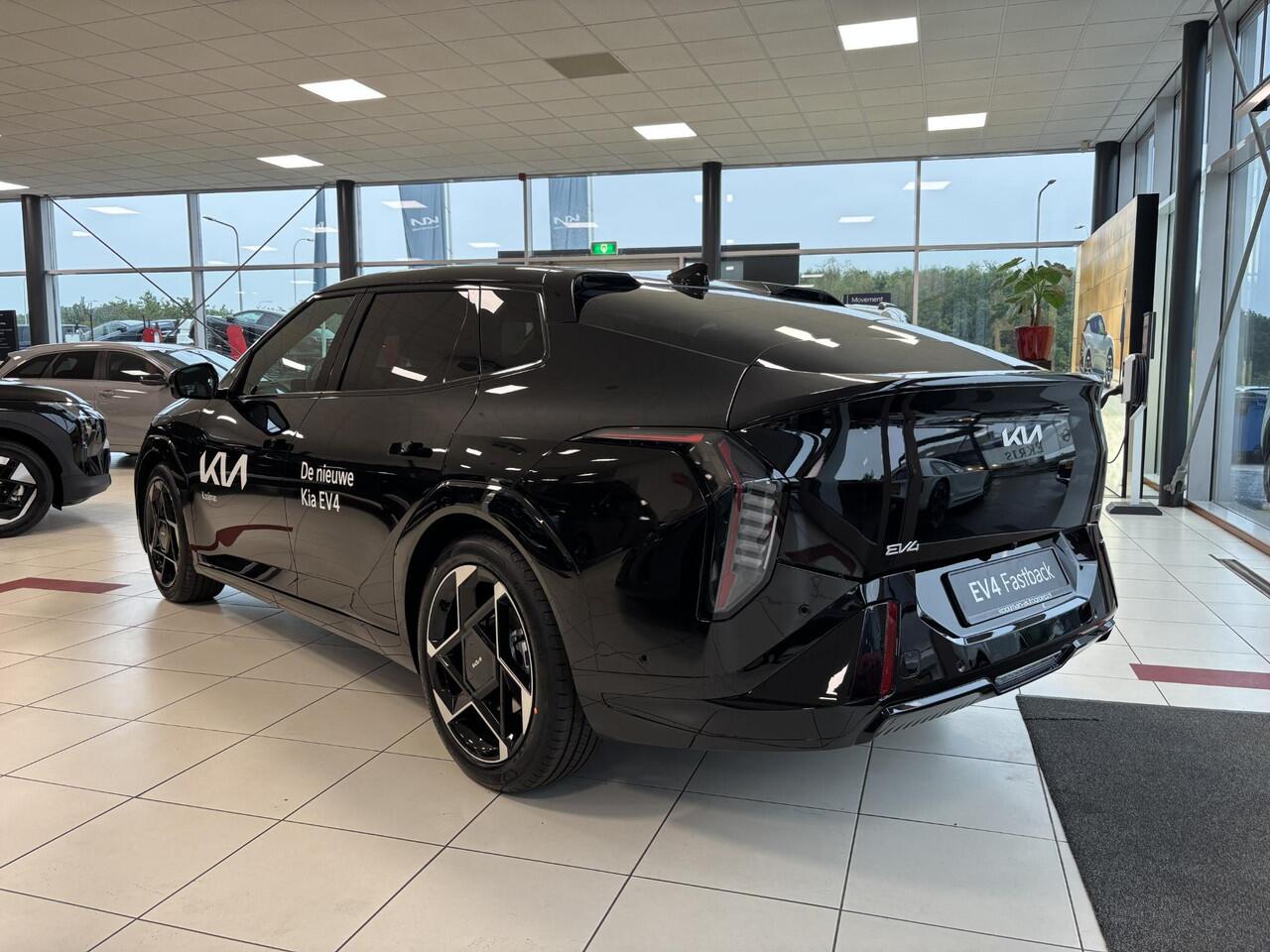 KIA EV4 Fastback GT-PlusLine 81.4 kWh 17 % bijtelling | 360-graden camera | Elektrische stoelen