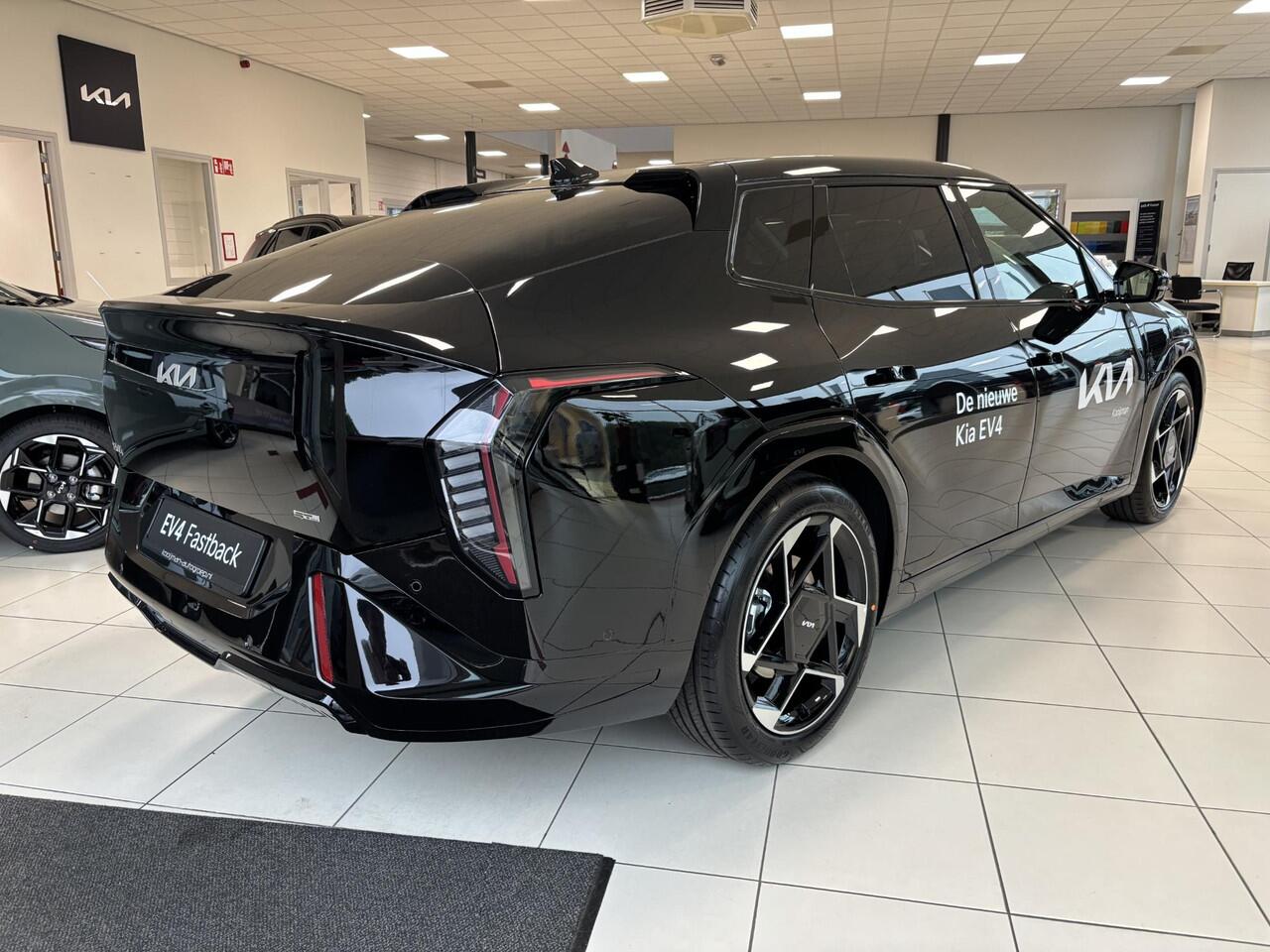 KIA EV4 Fastback GT-PlusLine 81.4 kWh 17 % bijtelling | 360-graden camera | Elektrische stoelen