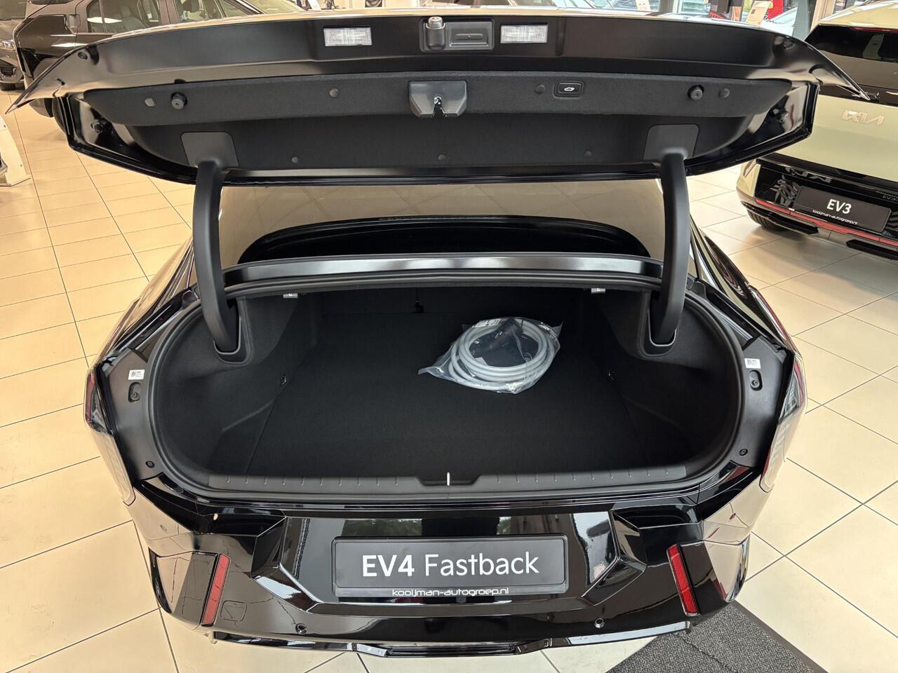 KIA EV4 Fastback GT-PlusLine 81.4 kWh 17 % bijtelling | 360-graden camera | Elektrische stoelen