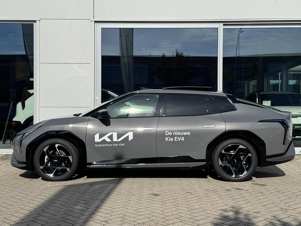 KIA EV4 Fastback GT-PlusLine 81.4 kWh Direct leverbaar | Duurste uitvoering | HUD | Harman Kardon | Pano dak | Stoel en stuurverwarming | Geheugenfunctie bestuurdersstoel |