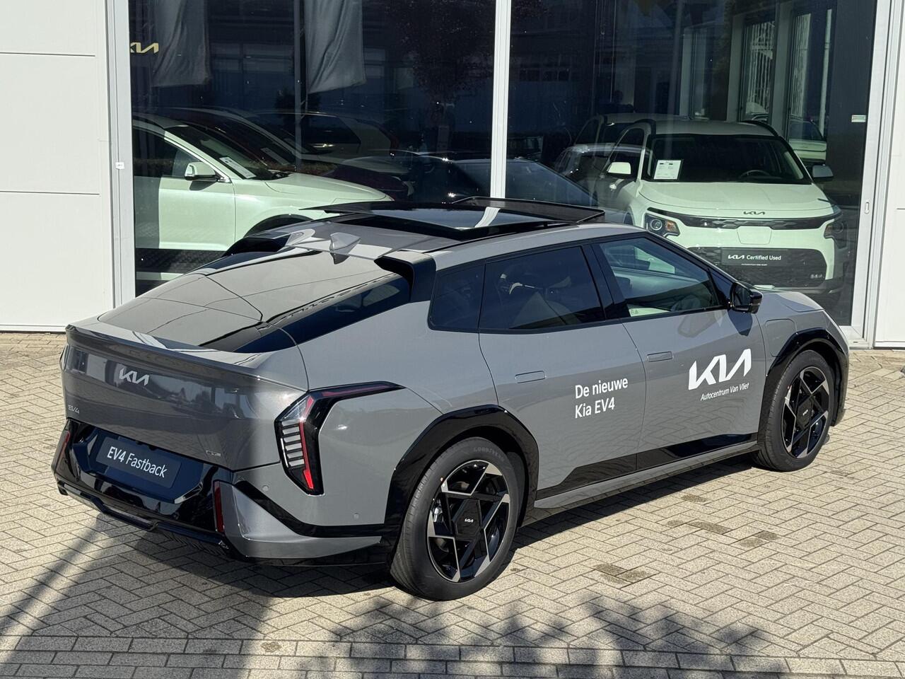 KIA EV4 Fastback GT-PlusLine 81.4 kWh Direct leverbaar | Duurste uitvoering | HUD | Harman Kardon | Pano dak | Stoel en stuurverwarming | Geheugenfunctie bestuurdersstoel |