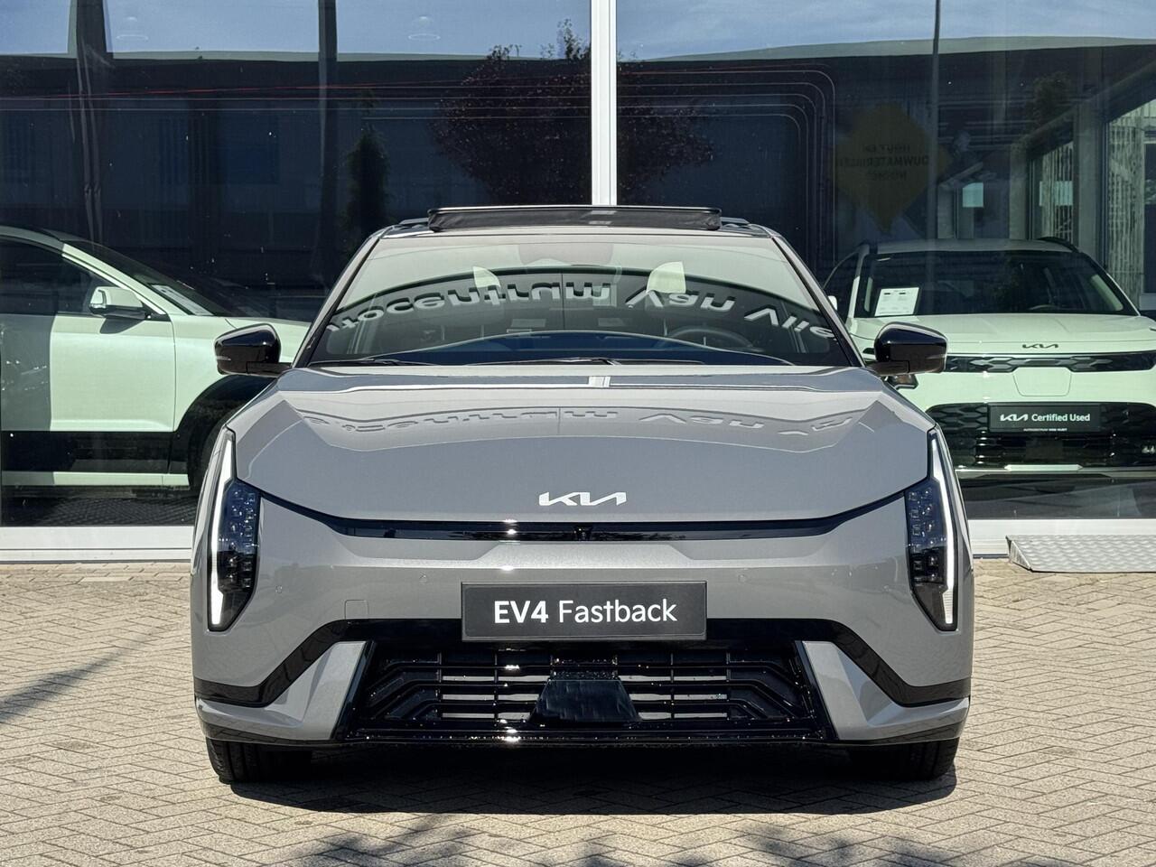KIA EV4 Fastback GT-PlusLine 81.4 kWh Direct leverbaar | Duurste uitvoering | HUD | Harman Kardon | Pano dak | Stoel en stuurverwarming | Geheugenfunctie bestuurdersstoel |