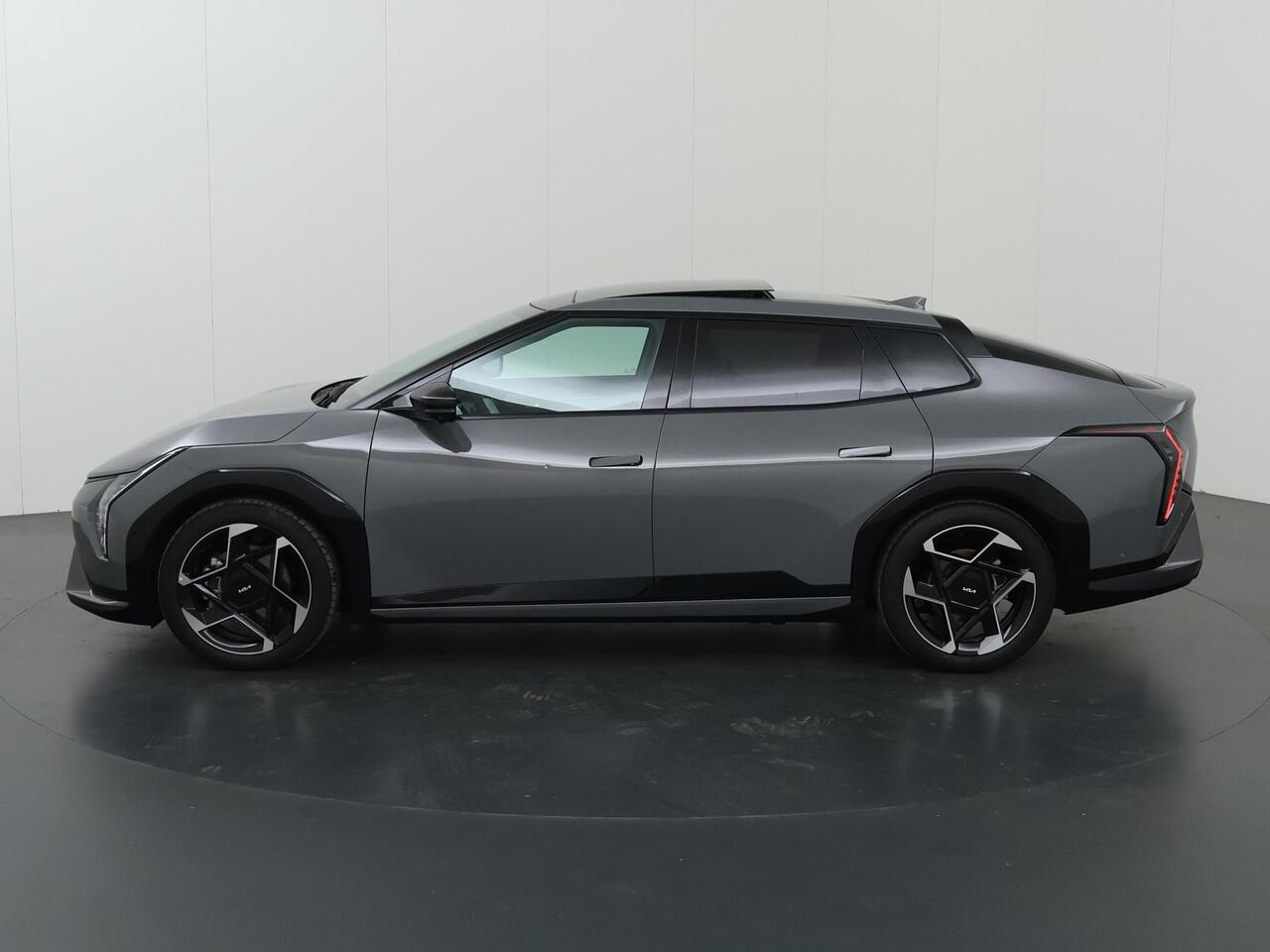 KIA EV4 Fastback GT-PlusLine 81.4 kWh | Trekhaak | Panoramaschuifdak | Head-up display | Stoelventilatie voorstoelen | Harman Kardon |