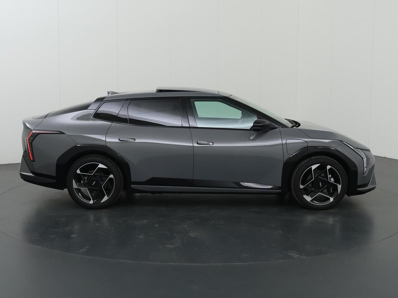 KIA EV4 Fastback GT-PlusLine 81.4 kWh | Trekhaak | Panoramaschuifdak | Head-up display | Stoelventilatie voorstoelen | Harman Kardon |