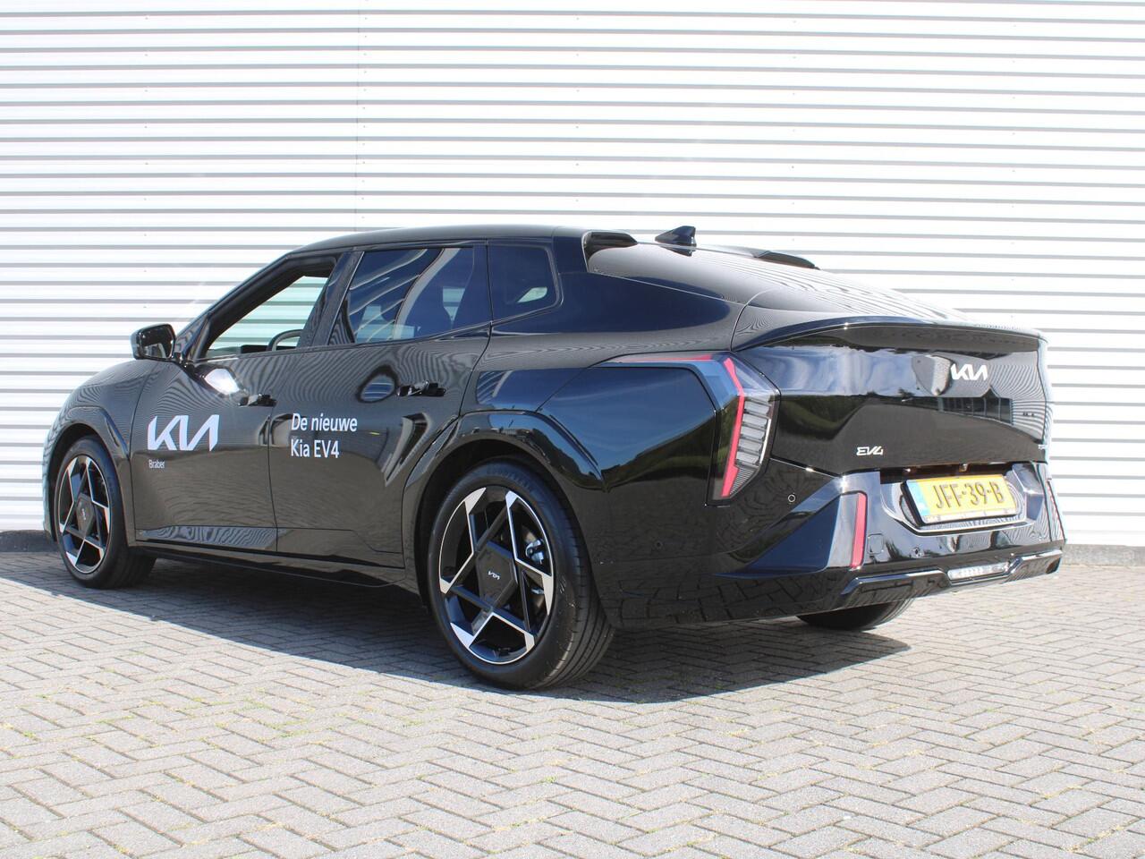 KIA EV4 Fastback GT-PlusLine 81.4 kWh | Schuifdak | Stuur-/stoelverwarming + ventilatie | Camera rondom | Elek. stoelverstelling | Leer | HUD | LED | 19" LM |