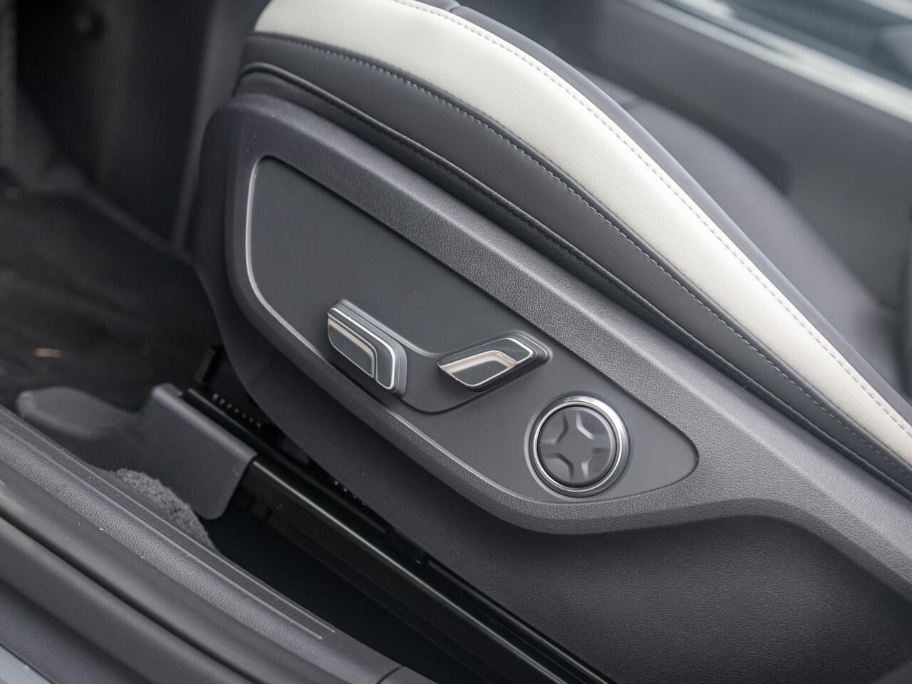 KIA EV5 GT-Line Business Edition 81.4 kWh 17 % bijtelling l Stoelverwarming l El. verstelbare stoelen met memory functie. l Zwarte logo's.