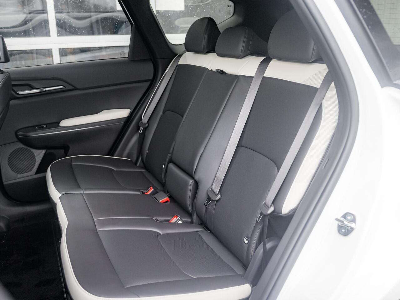 KIA EV5 GT-Line Business Edition 81.4 kWh 17 % bijtelling l Stoelverwarming l El. verstelbare stoelen met memory functie. l Zwarte logo's.