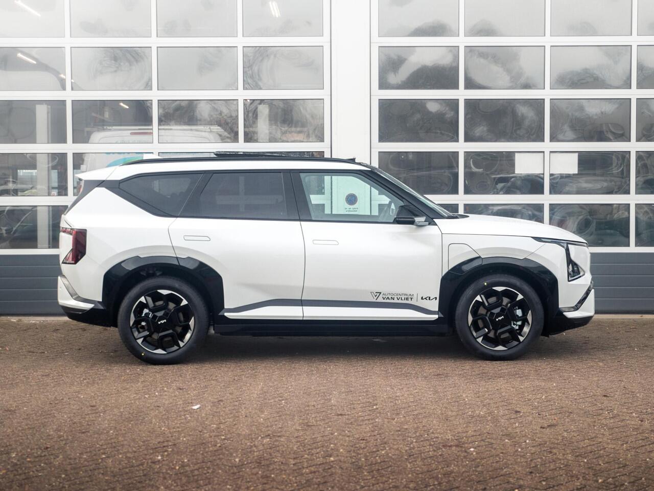 KIA EV5 GT-Line Business Edition 81.4 kWh 17 % bijtelling l Stoelverwarming l El. verstelbare stoelen met memory functie. l Zwarte logo's.