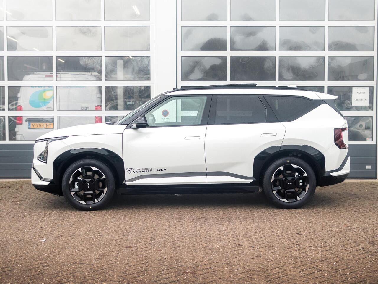 KIA EV5 GT-Line Business Edition 81.4 kWh 17 % bijtelling l Stoelverwarming l El. verstelbare stoelen met memory functie. l Zwarte logo's.