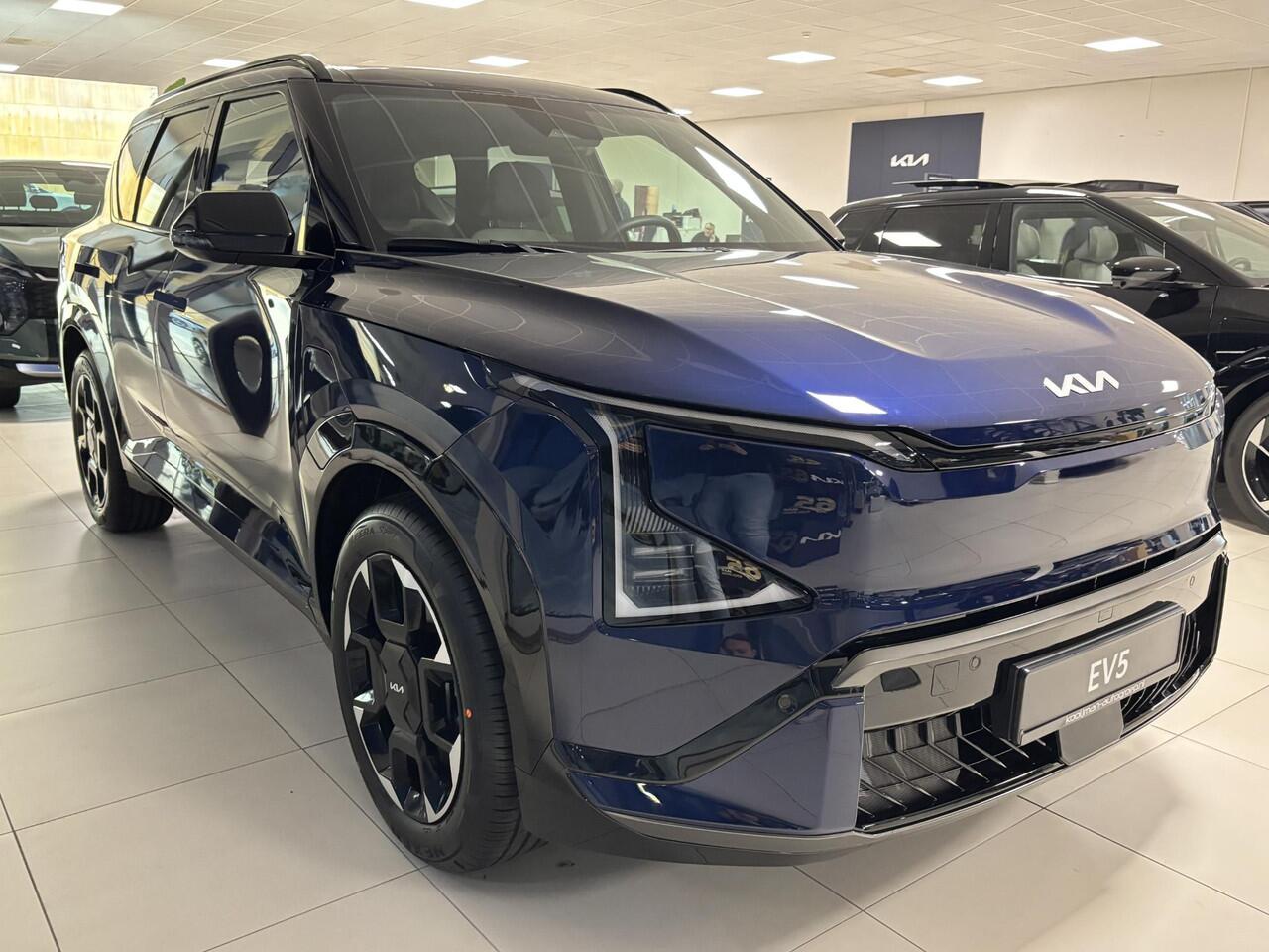 KIA EV5 GT-Line Business Edition 81.4 kWh ACTIE! Direct rijden, uit voorraad leverbaar. exclusief bij Kooijman Tiel: 0344-611400