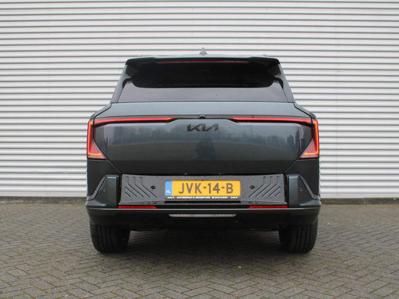 KIA EV5 GT-PlusLine 81.4 kWh | Schuifdak | Stuur-/stoelverwarming + ventilatie | Warmtepomp | 360 Camera | Elek. stoelverst. | Leer | HUD | LED | 19" LM |
