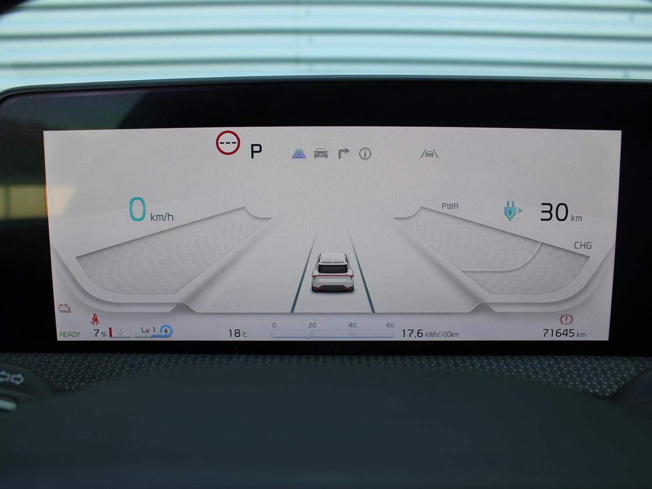 KIA EV6 Plus 77.4 kWh | Stuur-/stoelverwarming + ventilatie | Elektr. stoelverstelling + achterklep | Warmtepomp | 19" LM | Camera | LED |