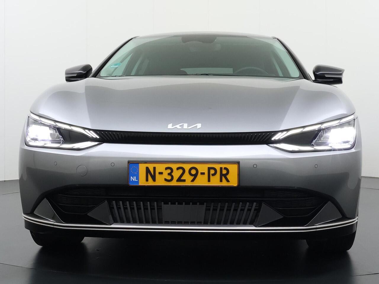 KIA EV6 Plus 77.4 kWh SOH 100% 1e eigenaar | Stoel-/stuurverwarming | Stoelventilatie | Elektr. Achterklep | Mem. Stoel | Dodehoek | Rijklaar met 12 mnd BOVAG-garantie