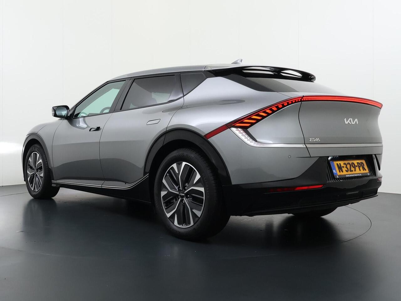 KIA EV6 Plus 77.4 kWh SOH 100% 1e eigenaar | Stoel-/stuurverwarming | Stoelventilatie | Elektr. Achterklep | Mem. Stoel | Dodehoek | Rijklaar met 12 mnd BOVAG-garantie