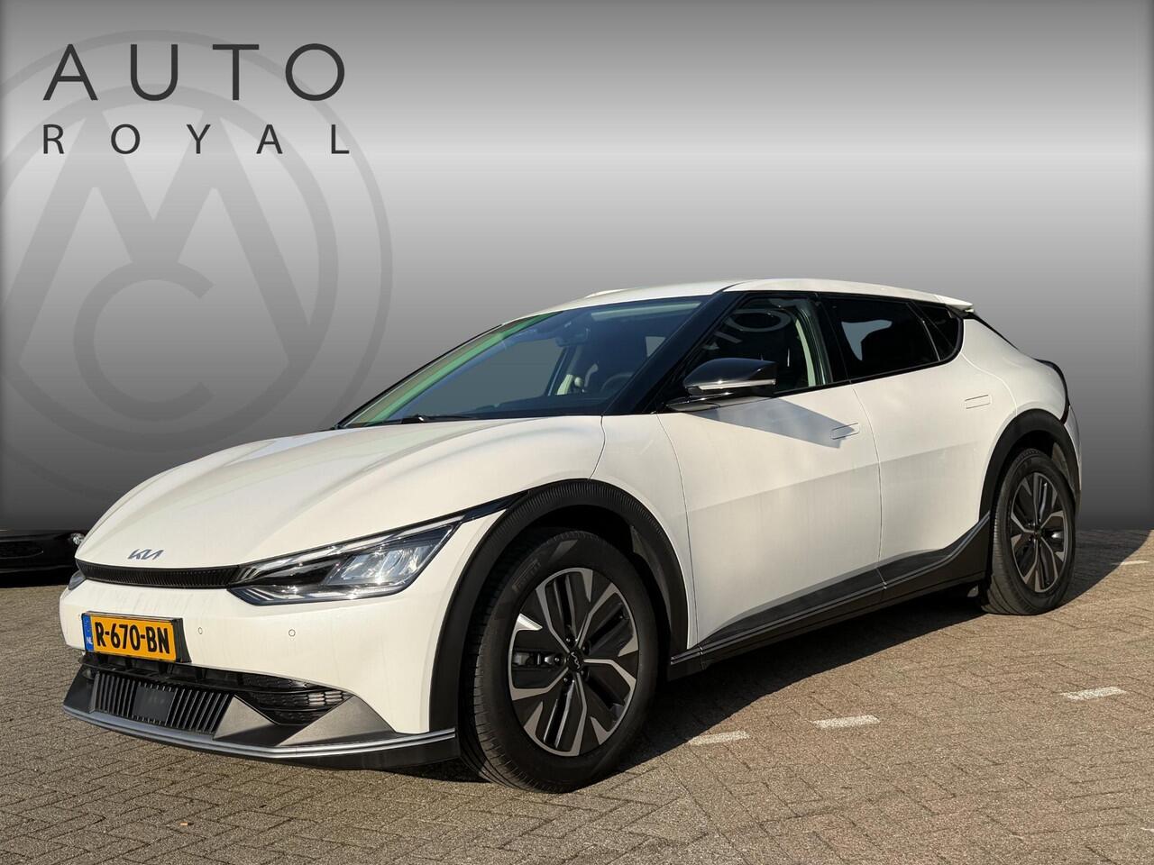 KIA EV6 Air 58 kWh SOH 100% | ADAPTIEVE CRUISECONTROL | NAVIGATIE | LEDER | VERWARMDE VOORSTOELEN | FULL LED PAKKET | AIRCO / ECC | ACHTERUITRIJCAMERA | PARKEERSENSOREN ACHTER |