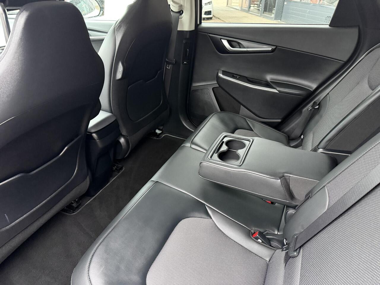 KIA EV6 Air 58 kWh SOH 100% | ADAPTIEVE CRUISECONTROL | NAVIGATIE | LEDER | VERWARMDE VOORSTOELEN | FULL LED PAKKET | AIRCO / ECC | ACHTERUITRIJCAMERA | PARKEERSENSOREN ACHTER |