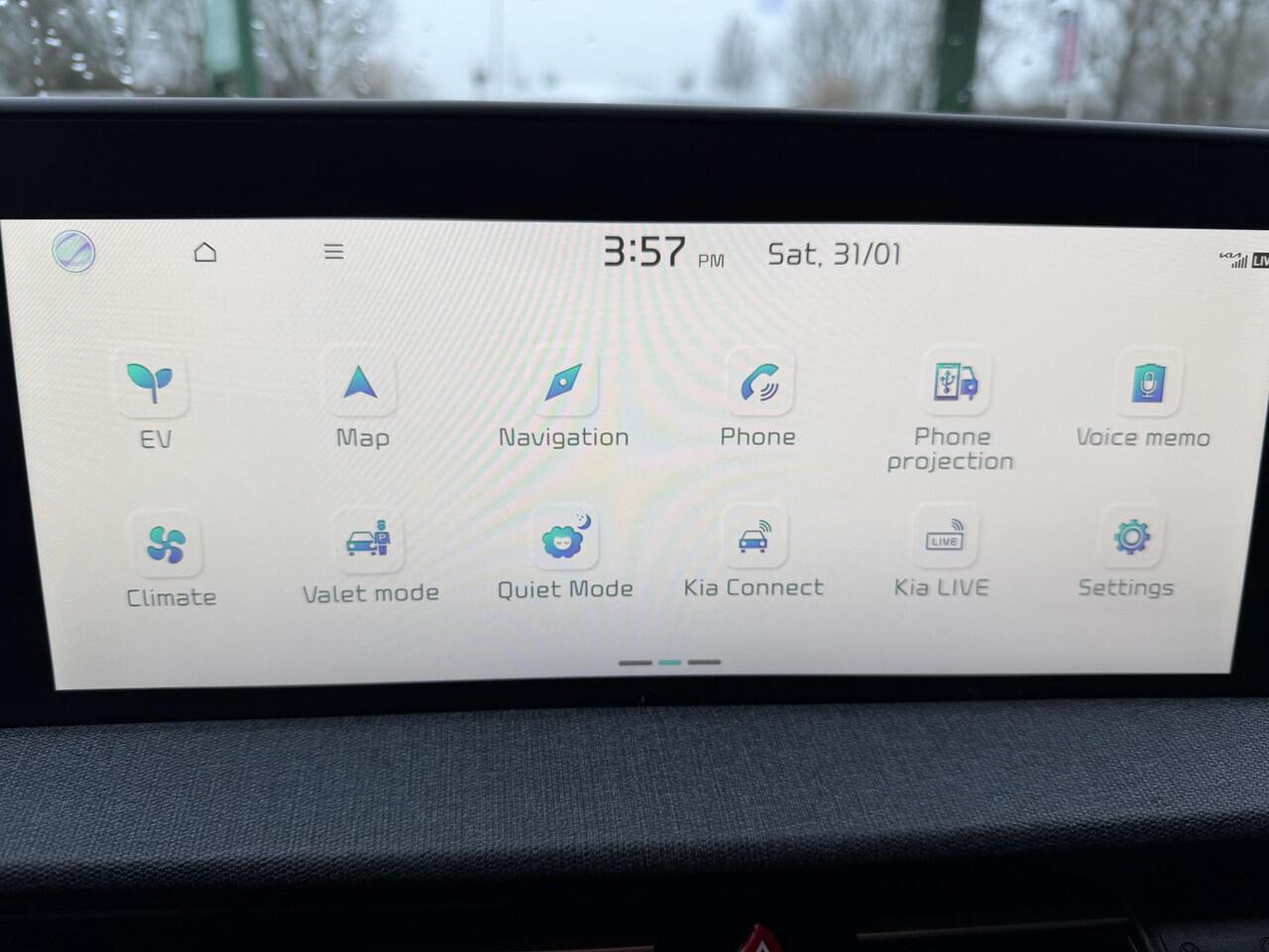 KIA EV6 Air 58 kWh SOH 100% | ADAPTIEVE CRUISECONTROL | NAVIGATIE | LEDER | VERWARMDE VOORSTOELEN | FULL LED PAKKET | AIRCO / ECC | ACHTERUITRIJCAMERA | PARKEERSENSOREN ACHTER |