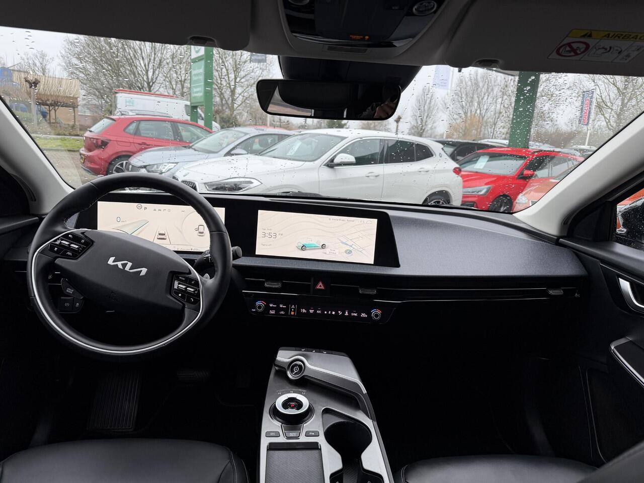KIA EV6 Air 58 kWh SOH 100% | ADAPTIEVE CRUISECONTROL | NAVIGATIE | LEDER | VERWARMDE VOORSTOELEN | FULL LED PAKKET | AIRCO / ECC | ACHTERUITRIJCAMERA | PARKEERSENSOREN ACHTER |