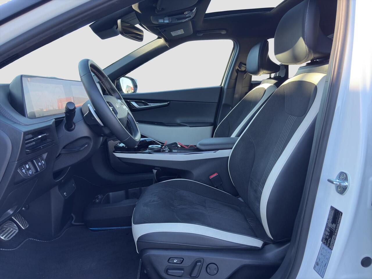 KIA EV6 GT-Line AWD 77.4 kWh Pano | HUD | MeridianSound | 360-Camera | Alcantara/Leder | Memory Seats | Stoelverkoeling | Apple Carplay & Android Auto | SOH 100%