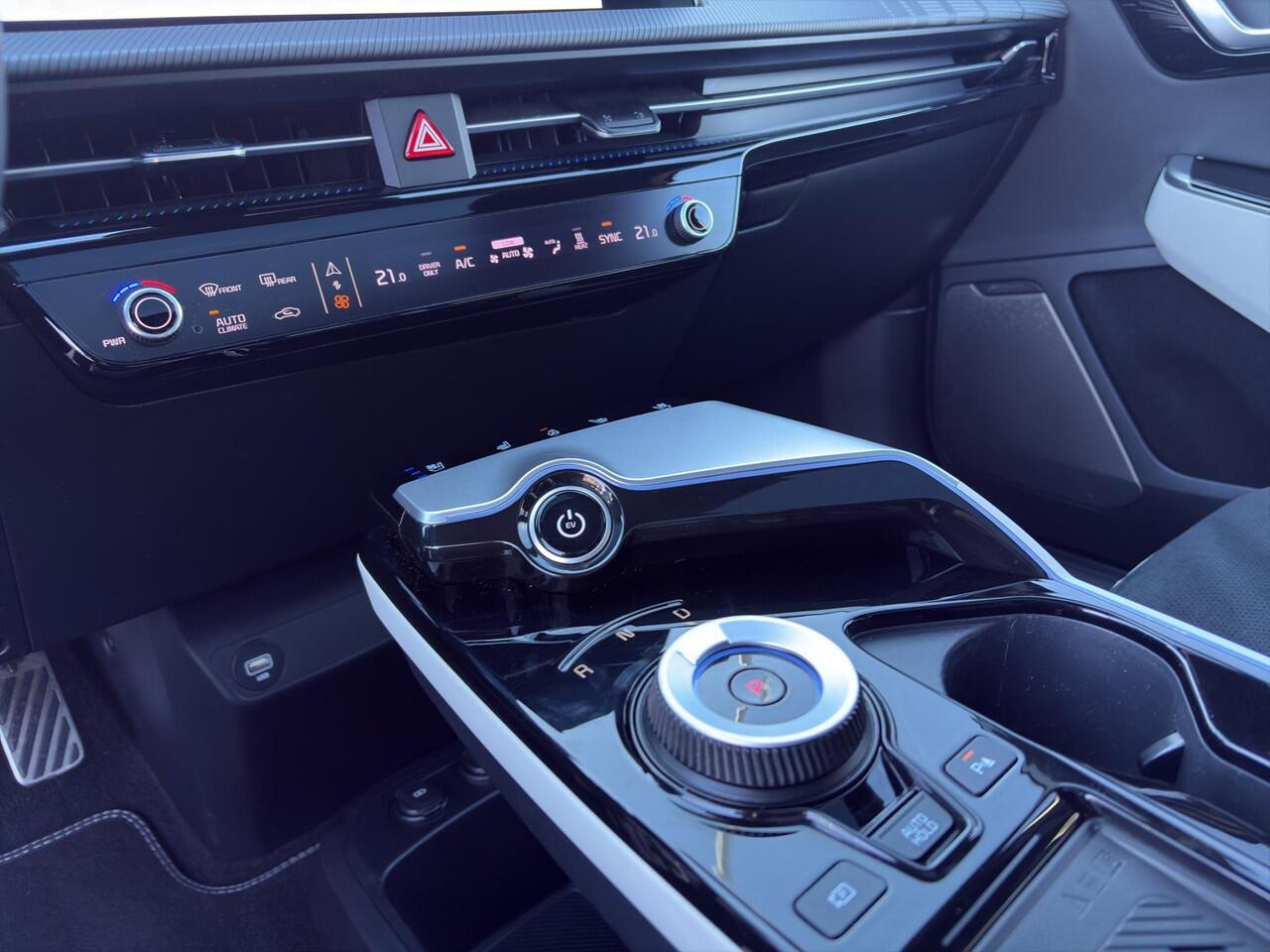KIA EV6 GT-Line AWD 77.4 kWh Pano | HUD | MeridianSound | 360-Camera | Alcantara/Leder | Memory Seats | Stoelverkoeling | Apple Carplay & Android Auto | SOH 100%