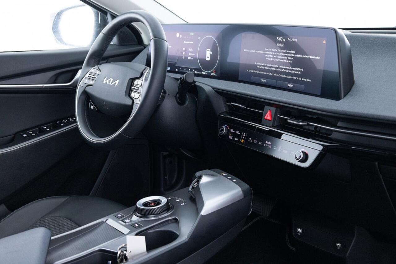 KIA EV6 Air 58 kWh *MAT GRIJS* Half LEDER | Full LED | Trekhaak ? 1e Eigenaar