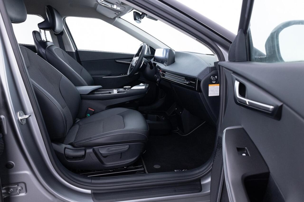 KIA EV6 Air 58 kWh *MAT GRIJS* Half LEDER | Full LED | Trekhaak ? 1e Eigenaar