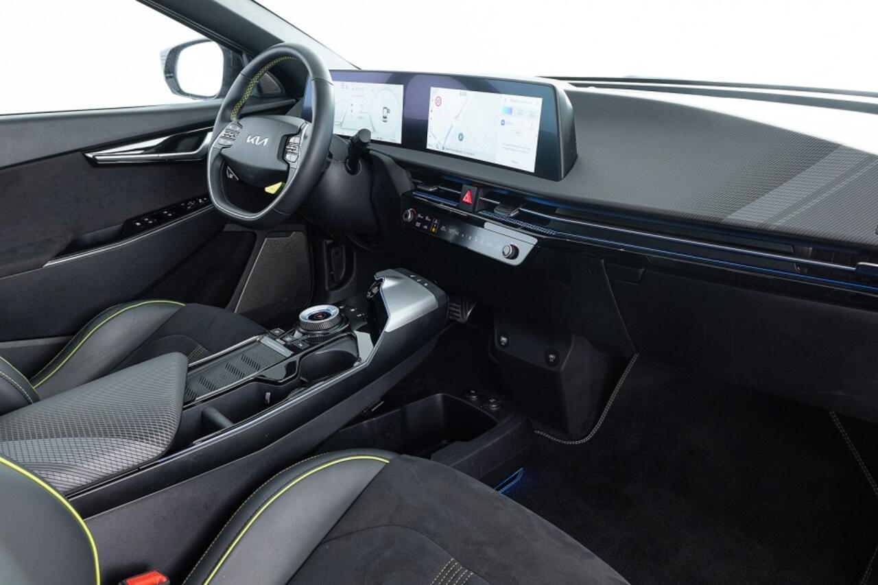 KIA EV6 GT AWD 77.4 kWh 585PK | PANORAMADAK | Moonscape MAT | Trekhaak *SOH 97%* .