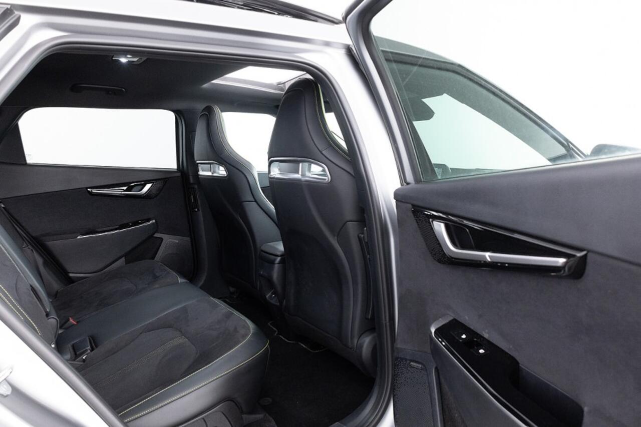 KIA EV6 GT AWD 77.4 kWh 585PK | PANORAMADAK | Moonscape MAT | Trekhaak *SOH 97%* .