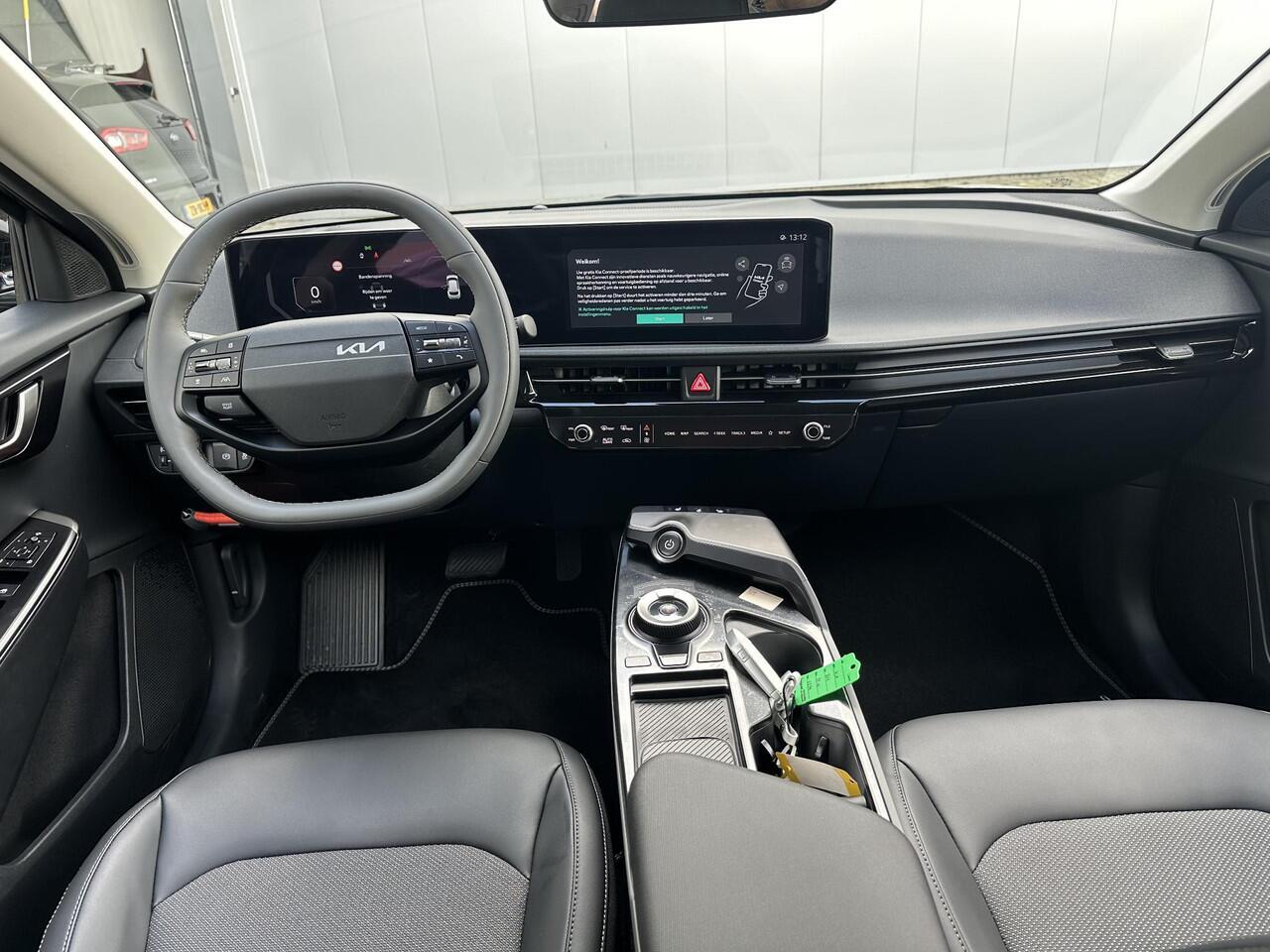 KIA EV6 Light Edition 63 kWh Elektromotor 125kW (A) | Stoel / stuurverwarming | Adaptive cruise controle | Parkeercamera / sensoren voor en achter |