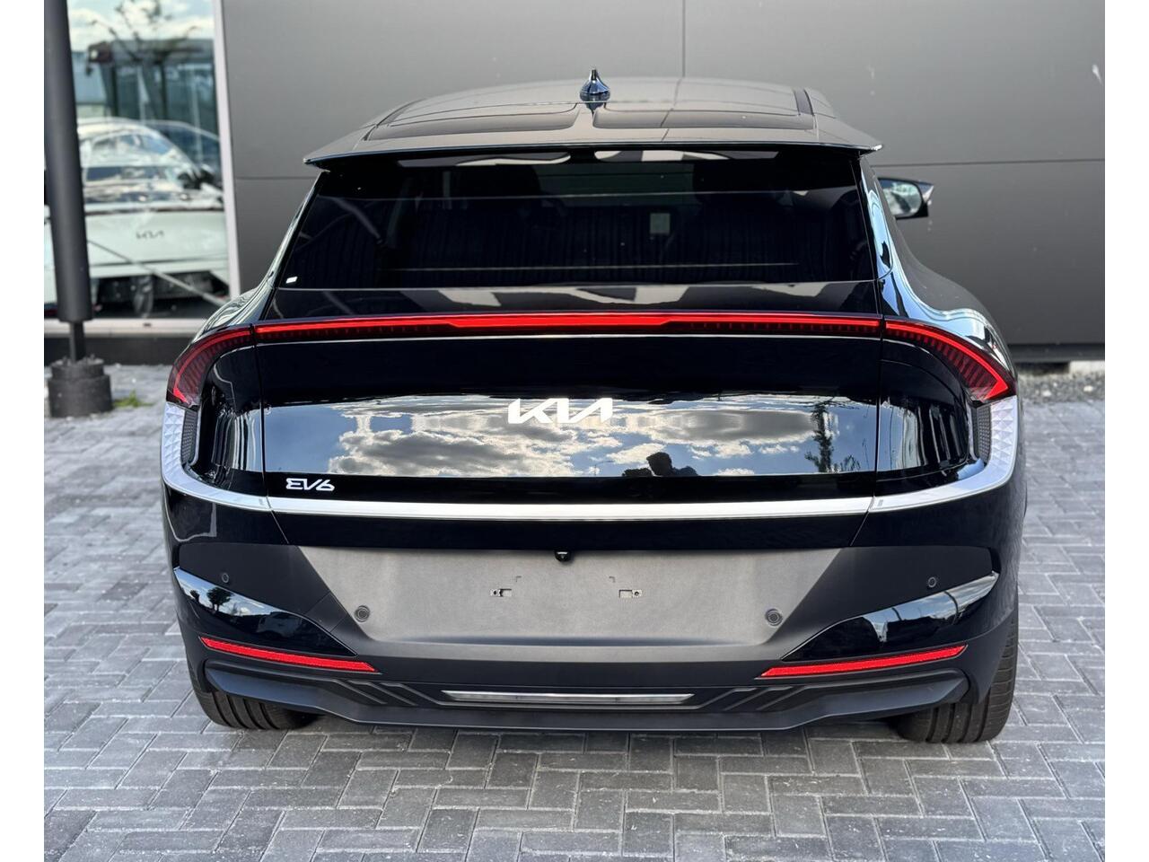 KIA EV6 Light Edition 63 kWh | Demo | Stoel/Stuurwielverwarming | Navigatie | Parkeercamera | Climate Control |
