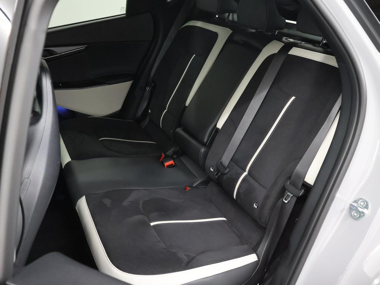 KIA EV6 GT-Line 84 kWh | DEMO | Facelift | Panoramadak | Led Matrix Koplampen | Meridian Surround | Head-Up | 360° Camera |